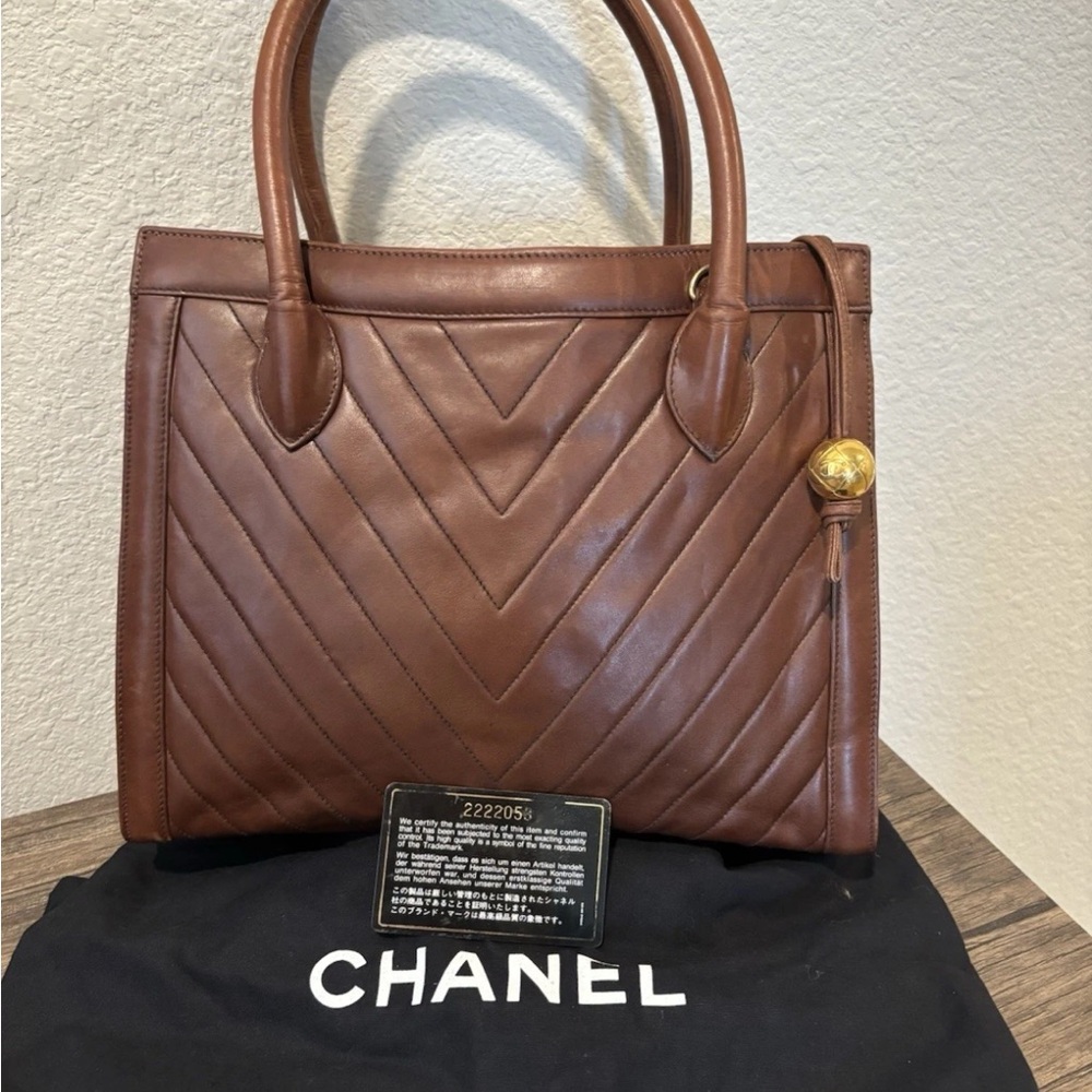 CHANEL Quilted Brown Leather Vintage Shoulder Bag 1990s Collection - Picture 2 of 16